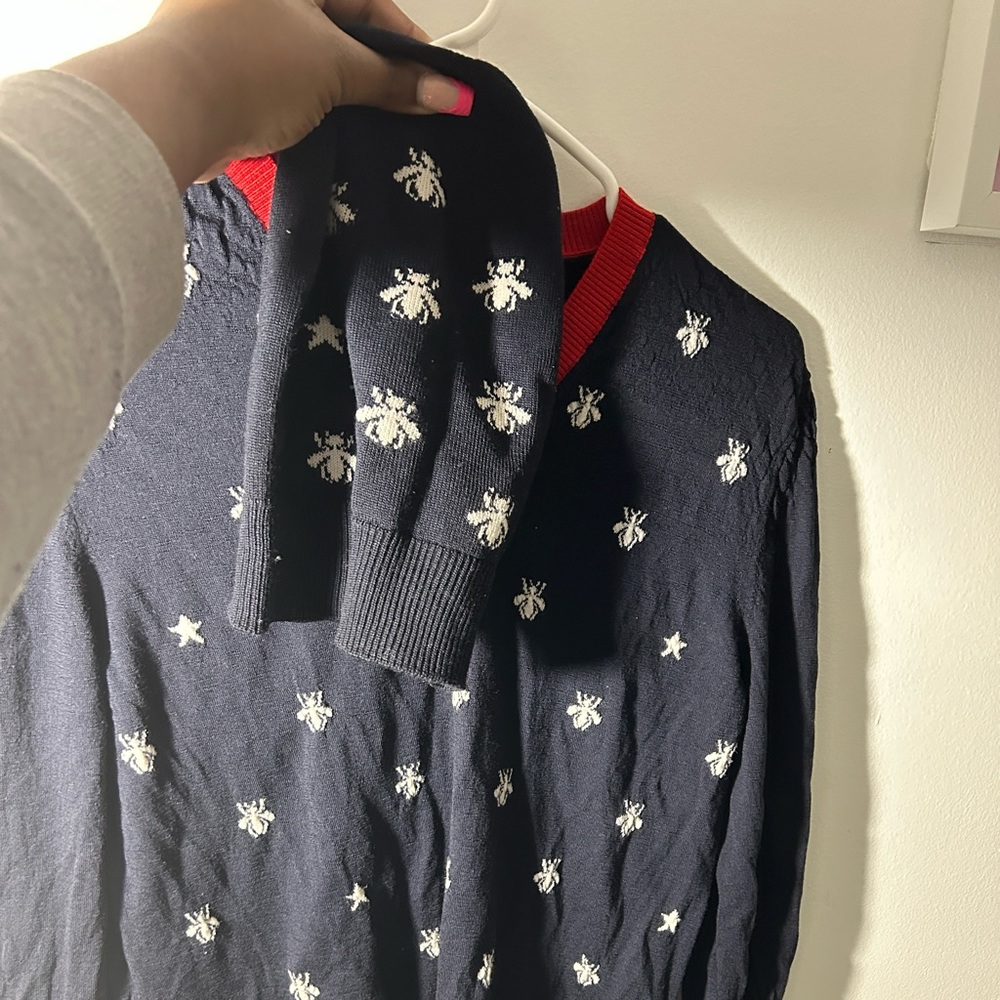 Navy Gucci bee sweater+ beanie